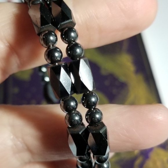 Magnetic Hematite bead bracelet memory wire black stone - Picture 3 of 8
